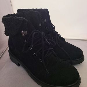 Rouge! Black combat boots with faux fur